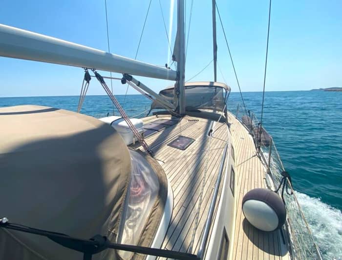 Geniet van een dag op een luxe zeilboot en ontdek Sitges.