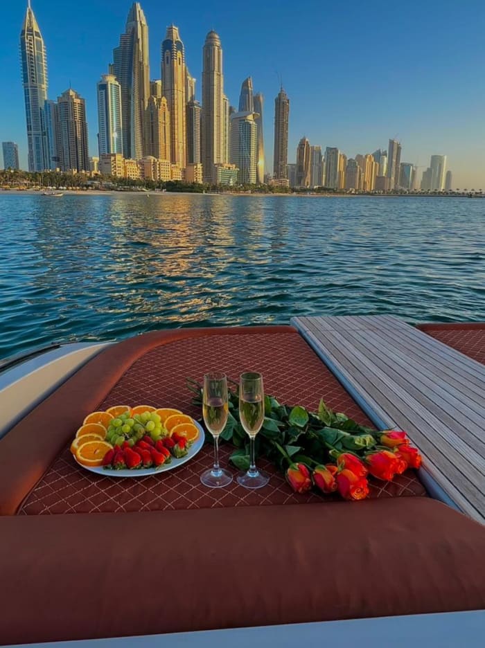 Discover Dubai: Half-day of pure joy on a motorboat