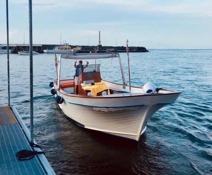Capri unter den Sternen: Eine exklusive Aperitif-Kreuzfahrt am Abend