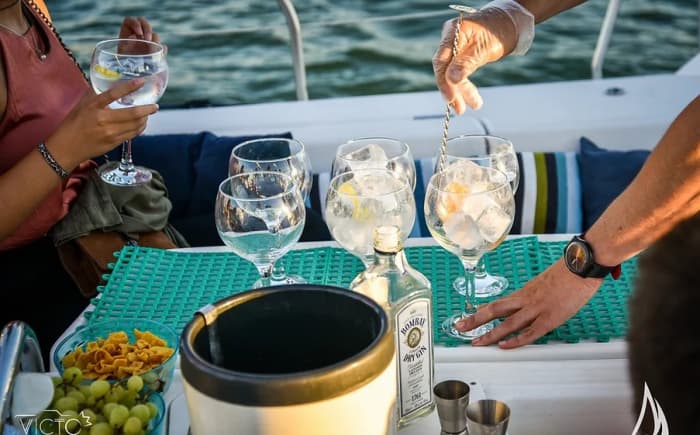 Excursion d'une journée en catamaran – Explorez la côte de l'Algarve avec des arrêts baignade