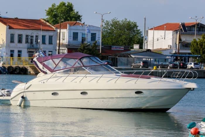 Votre escapade VIP à Marina Glyfada : une excursion de 3 h 30 à bord d’un yacht à moteur