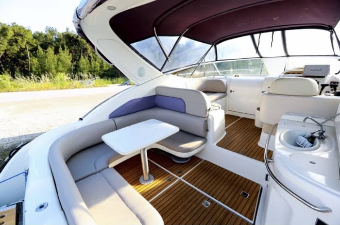 Votre escapade VIP à Marina Glyfada : une excursion de 3 h 30 à bord d’un yacht à moteur