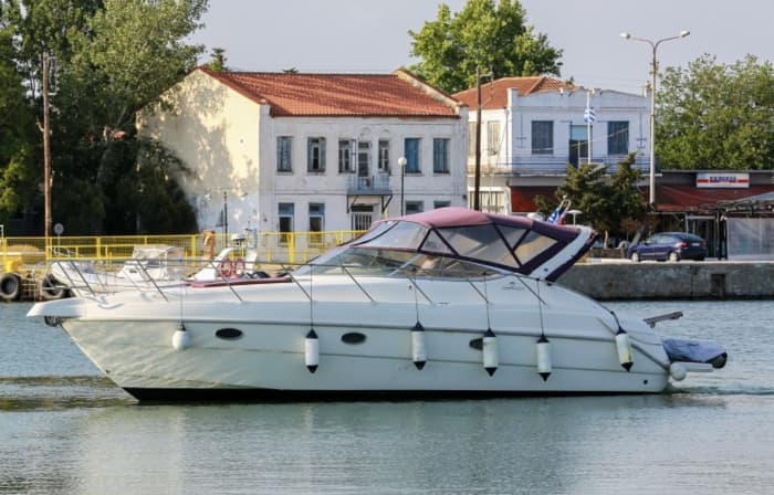 Votre escapade VIP à Marina Glyfada : une excursion de 3 h 30 à bord d’un yacht à moteur