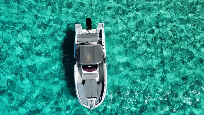 Discover the coasts of Palma de Mallorca: a full-day excursion aboard a motorboat