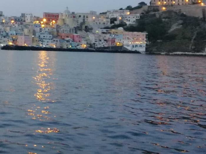 Gita privata in motoscafo intorno a Ischia