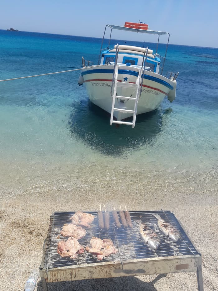 BBQ ON THE BOAT