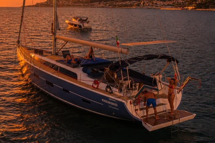 Palermo from the Sea on a Luxury Yacht, Exclusive Tour - Four Hours Sailing Between Mondello and Capo Gallo
