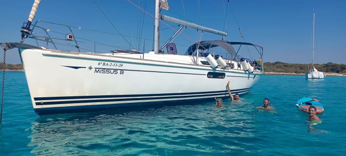 Private 4-hour sailing excursion in Barcelona.