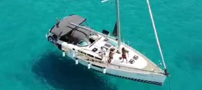 Private 4-hour sailing excursion in Barcelona.