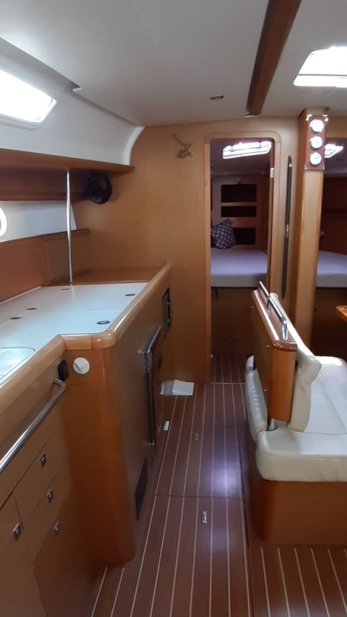Private 4-hour sailing excursion in Barcelona.