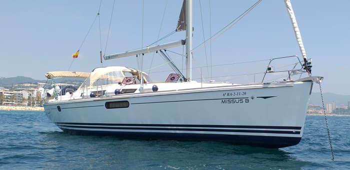 Private 4-hour sailing excursion in Barcelona.