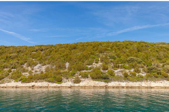 Votre journée à Omiš : louez un bateau à moteur pour 5 h de découverte.