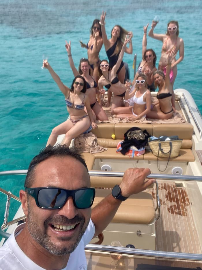 Dagtour naar Formentera (Cala Saona of Es Caló) of Ibiza (Es Vedrà) met een stop voor de lunch bij een strandrestaurant naar keuze.