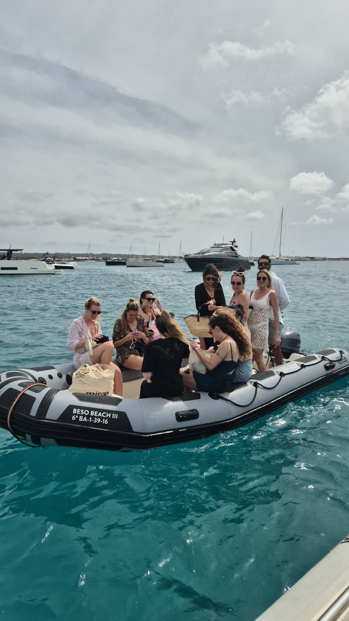 Dagtour naar Formentera (Cala Saona of Es Caló) of Ibiza (Es Vedrà) met een stop voor de lunch bij een strandrestaurant naar keuze.