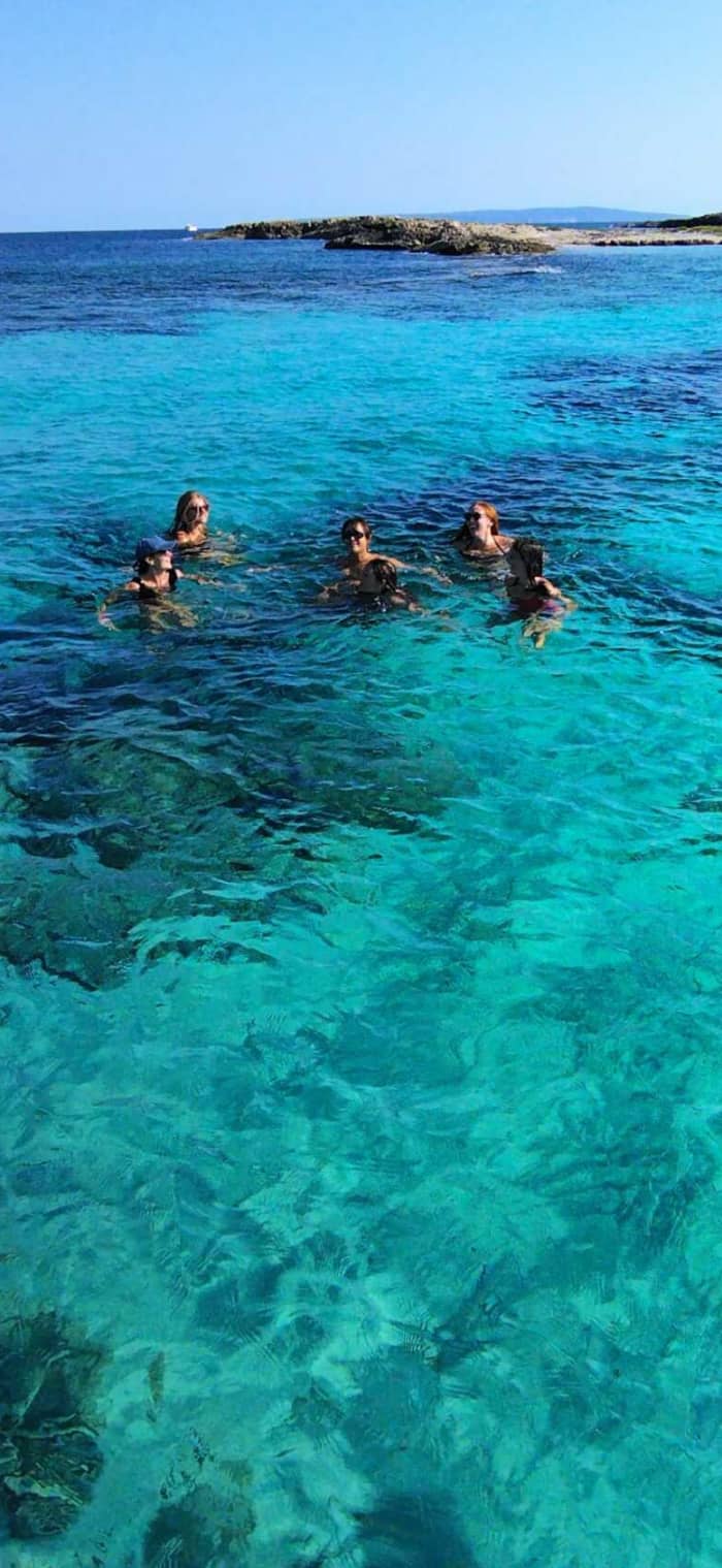 Dagexcursie naar Cala Jondal op Ibiza, met lunch in een restaurant naar keuze
