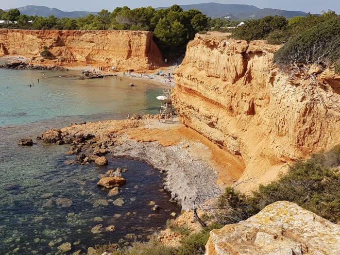 Dagexcursie naar Cala Jondal op Ibiza, met lunch in een restaurant naar keuze