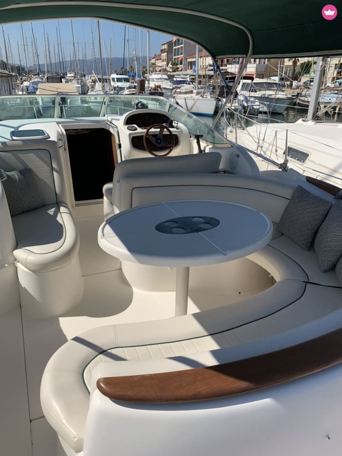 Seu barco a motor particular para um dia em Toulon.