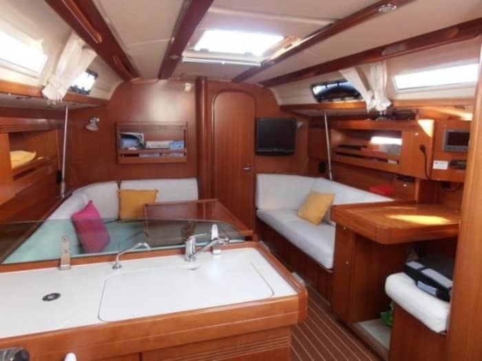 Full-day sailing trip in Alicante on a sailboat