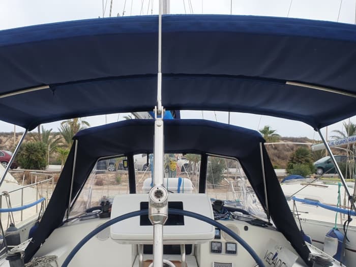 Spend a 9h sailing around Alicante on a sailboat
