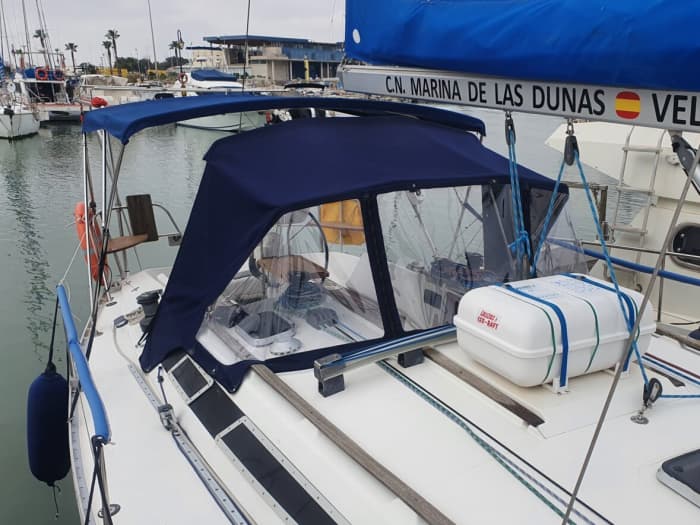 Spend a 9h sailing around Alicante on a sailboat