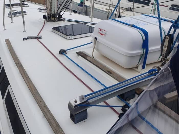 Spend a 9h sailing around Alicante on a sailboat