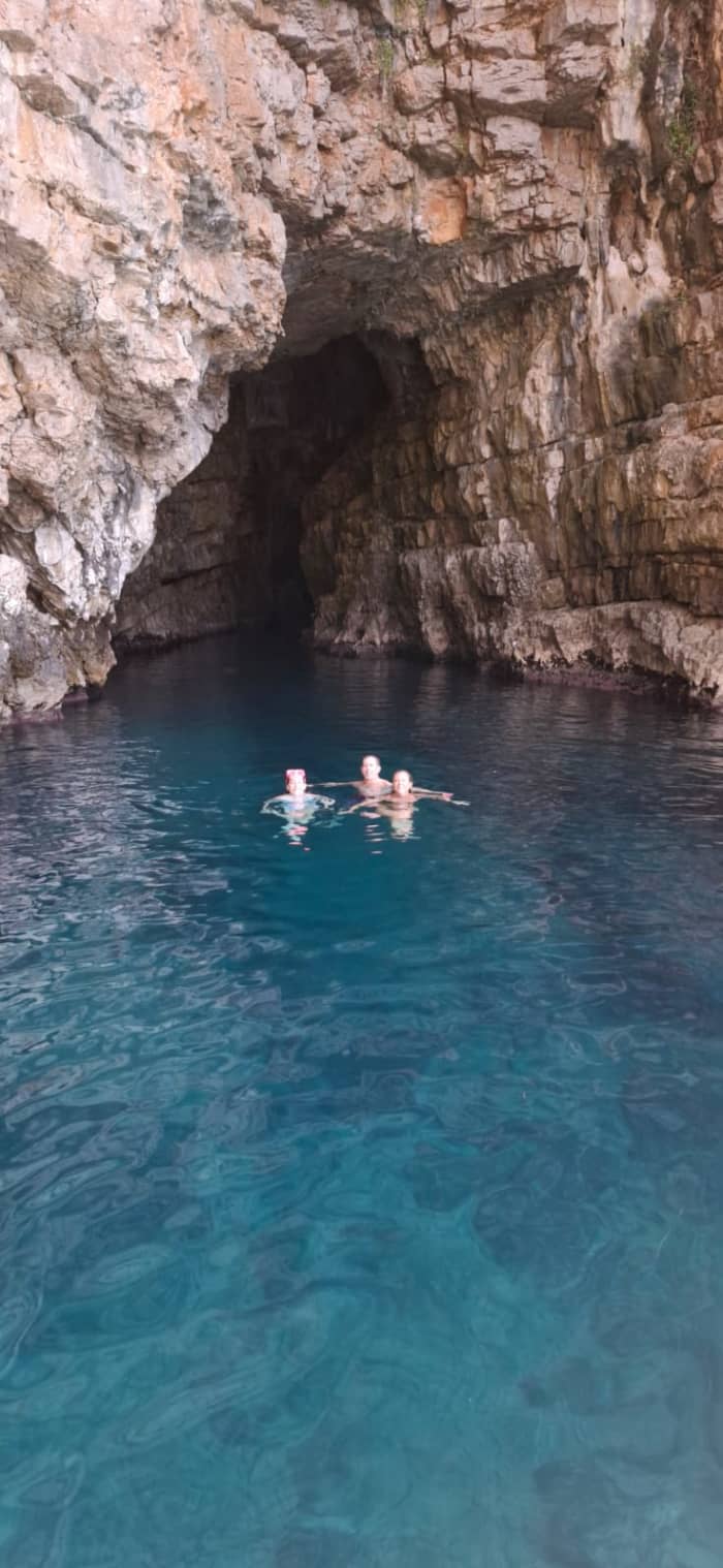 Aventure côtière de 3 heures : Grotte bleue et baies pittoresques