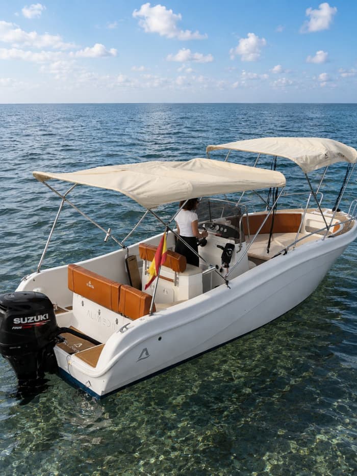 Elegant Cruise Along the Alicante Coast