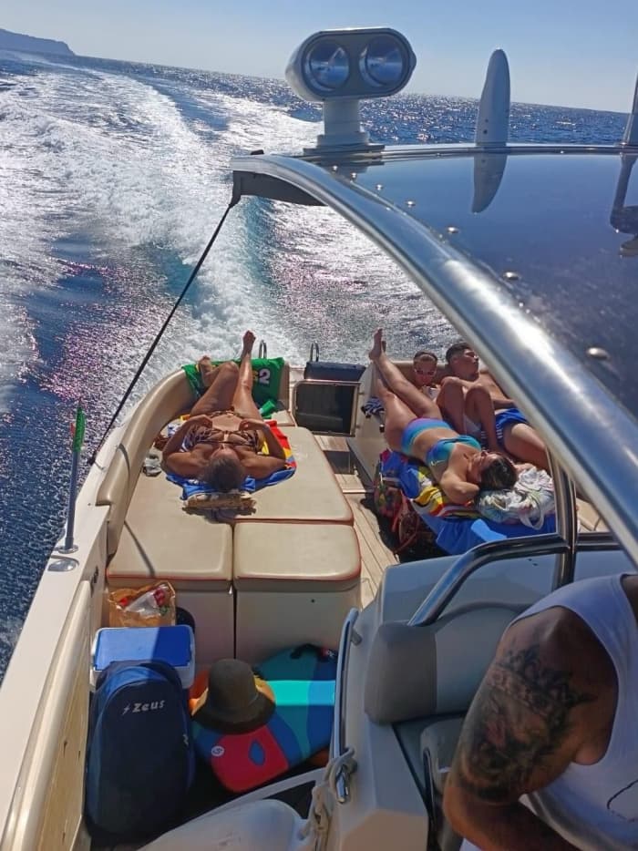 7-Hour Cruise: Discover the Amalfi and Sorrento Coasts and the Magic of Capri
