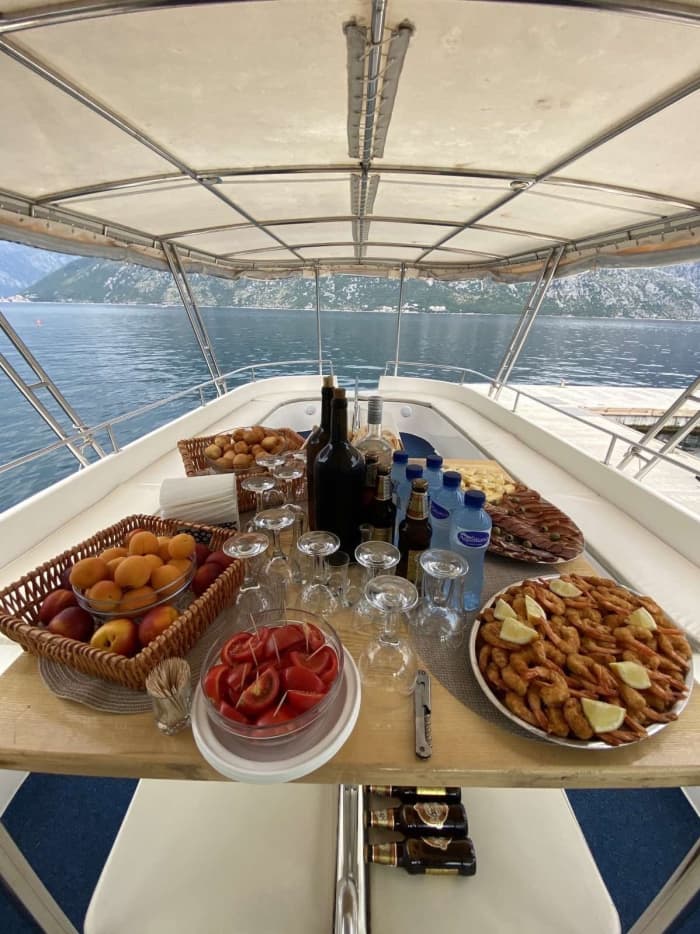 Sea, Love & Sun: A full day of emotions on a motorboat
