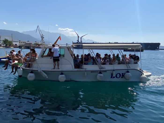 Sea, Love & Sun: A full day of emotions on a motorboat