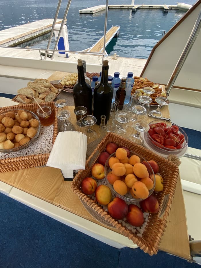 Sea, Love & Sun: A full day of emotions on a motorboat
