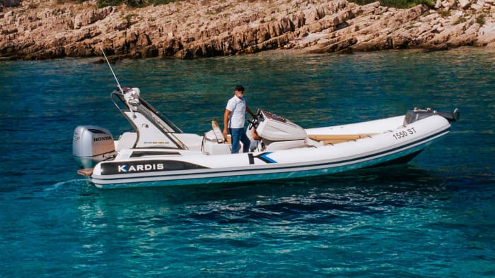 Full Day Private 5-Island Boat Tour: Blue Cave, Hvar & Pakleni Islands