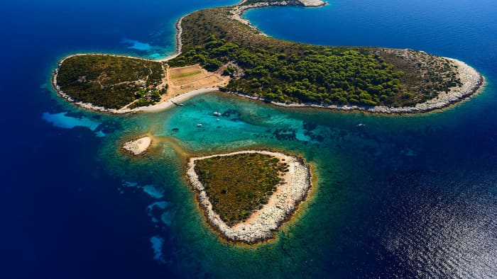 Full Day Private 5-Island Boat Tour: Blue Cave, Hvar & Pakleni Islands