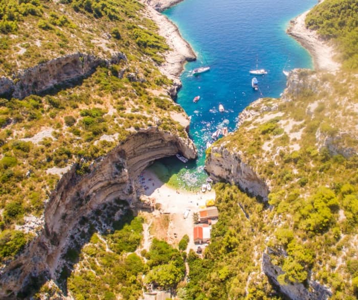 Full Day Private 5-Island Boat Tour: Blue Cave, Hvar & Pakleni Islands