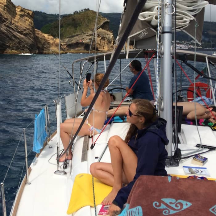 Meer, Liebe & Sonne: Ein Tag voller Emotionen auf einem Segelboot
