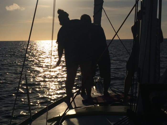 Meer, Liebe & Sonne: Ein Tag voller Emotionen auf einem Segelboot
