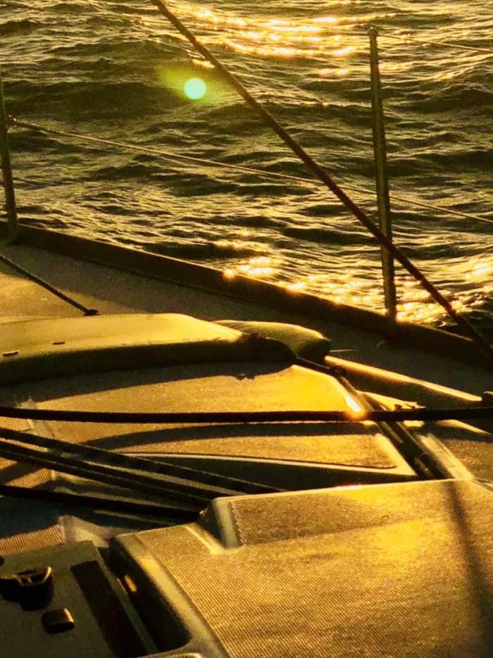 Meer, Liebe & Sonne: Ein Tag voller Emotionen auf einem Segelboot