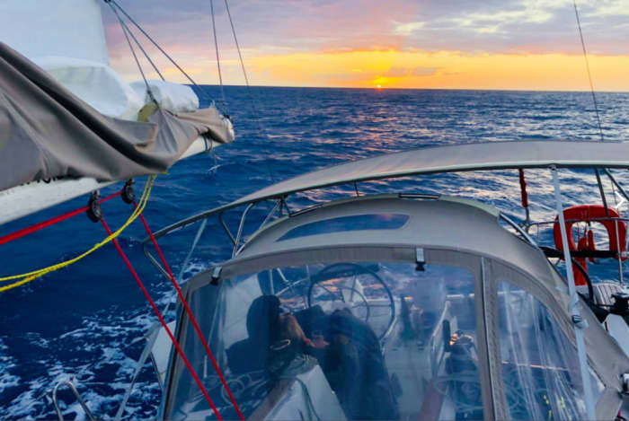 Meer, Liebe & Sonne: Ein Tag voller Emotionen auf einem Segelboot