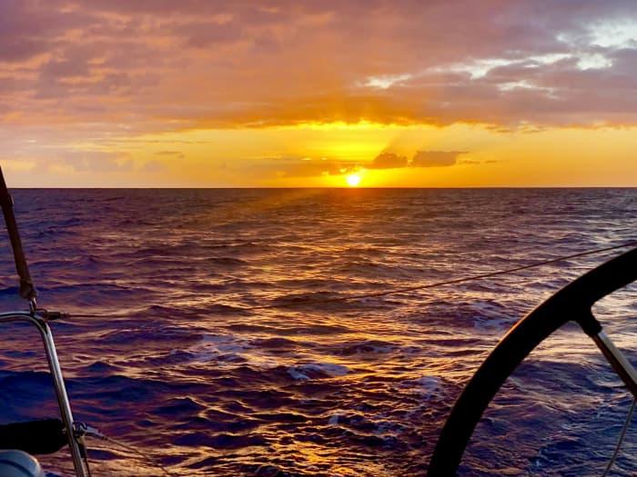 Meer, Liebe & Sonne: Ein Tag voller Emotionen auf einem Segelboot