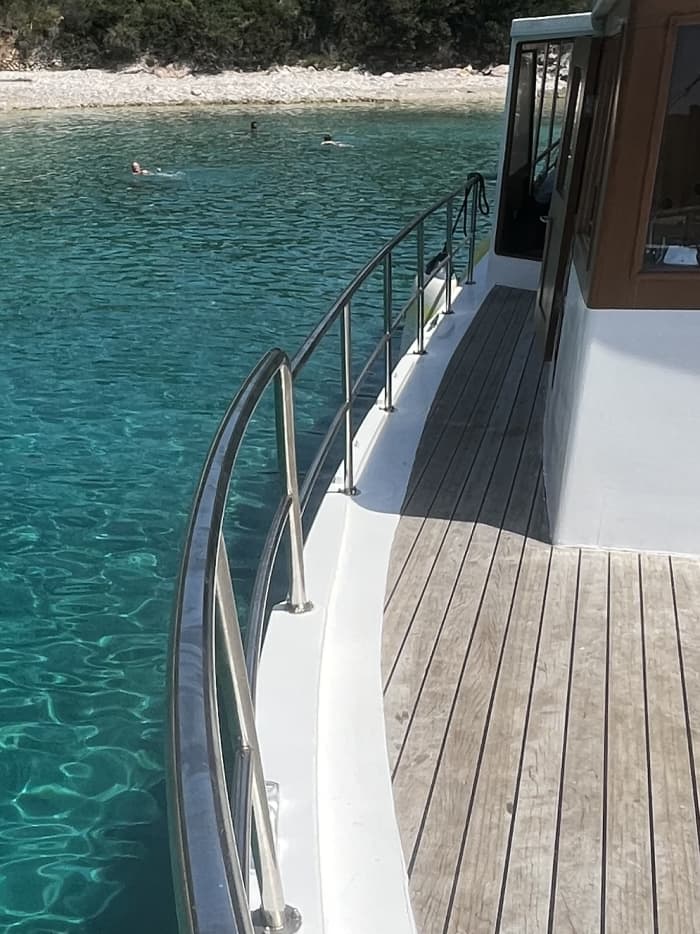 Red Rocks & Pakleni Islands: Full-Day Coastal Escape