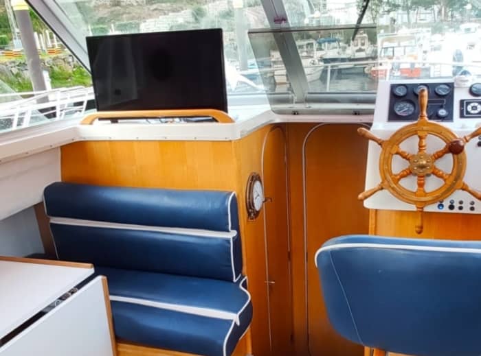 Un día completo para descubrir la costa de Ézaro desde el mar