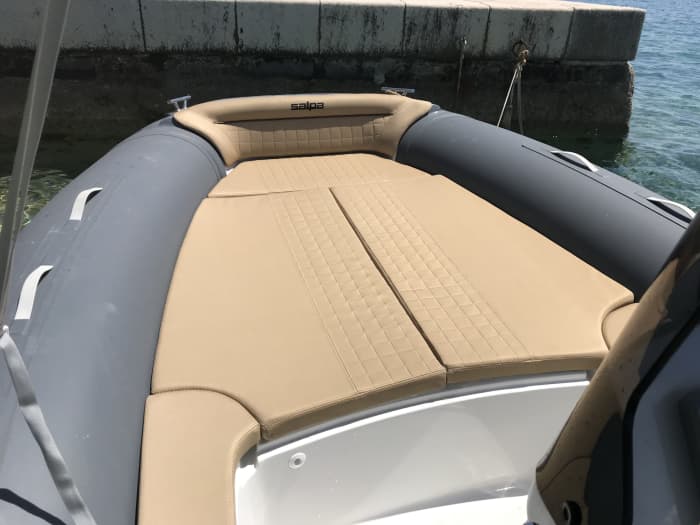 Ontspan tijdens een boottocht van 4 uur in de haven van Bol.