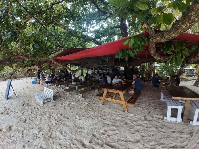 Neem 8 uur de tijd om het marinepark Ste Anne en Baie Ternay te ontdekken.