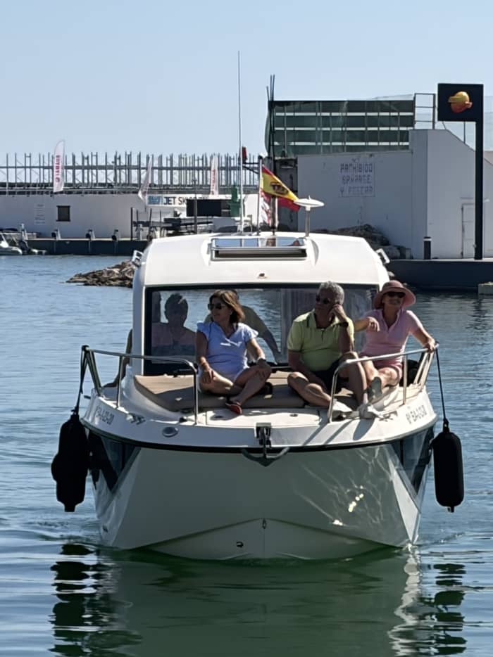 Kustontspanning: zwemmen, varen en ontspannen langs de Garraf-kust