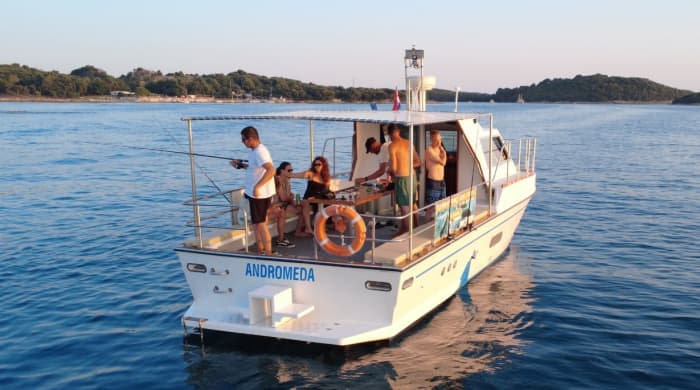 2,5 Stunden Zeit, um Funtana mit einem Motorboot zu erkunden