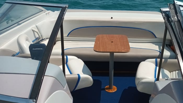 Geniet van de zon tijdens een dagtocht per boot vanuit Grau-du-Roi of Port-Camargue.