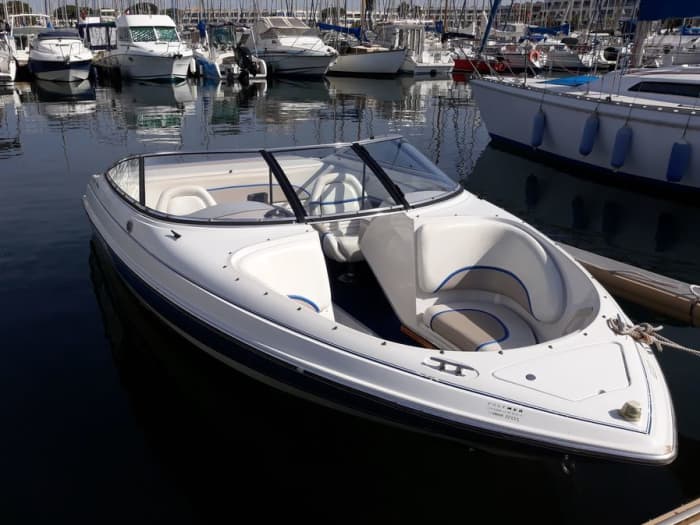 Geniet van de zon tijdens een dagtocht per boot vanuit Grau-du-Roi of Port-Camargue.