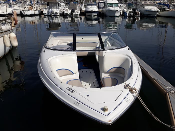 Geniet van de zon tijdens een dagtocht per boot vanuit Grau-du-Roi of Port-Camargue.