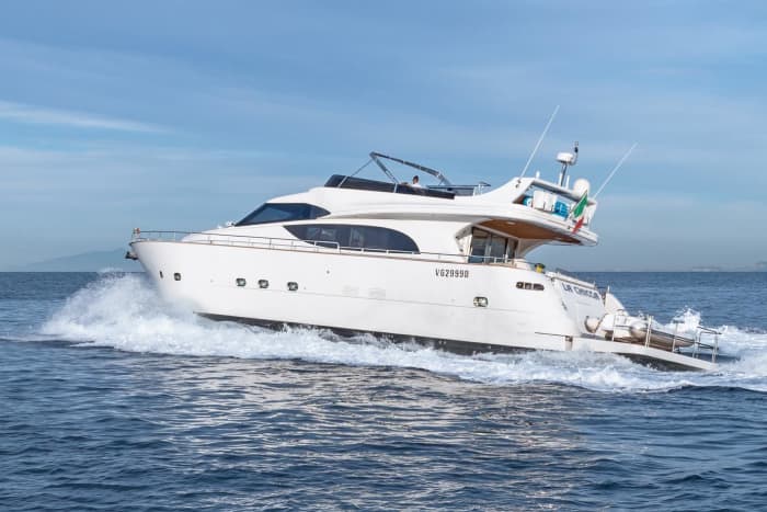 Un Benetti Sail Division 72 in Rotta per Capri