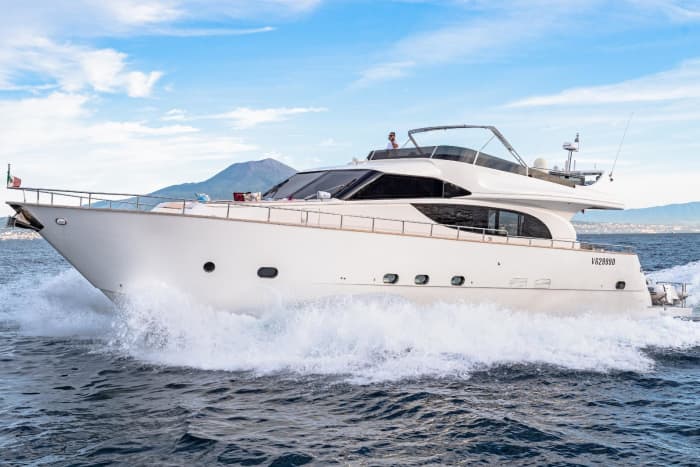 Un Benetti Sail Division 72 in Rotta per Capri